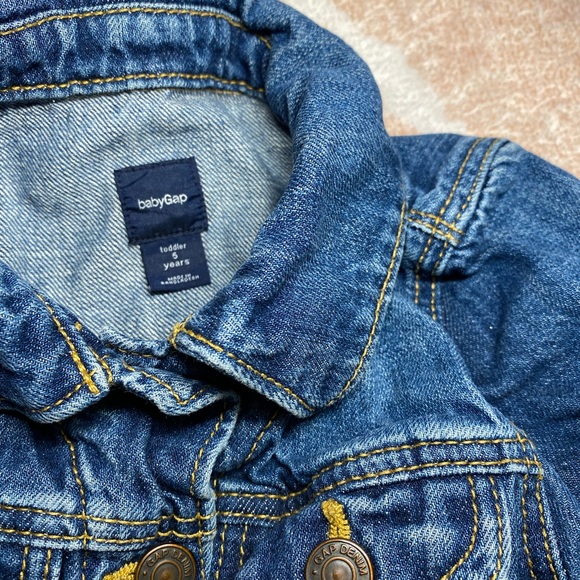 Stylish Blue Denim Jacket 5T from baby gap - Picture 3 of 4